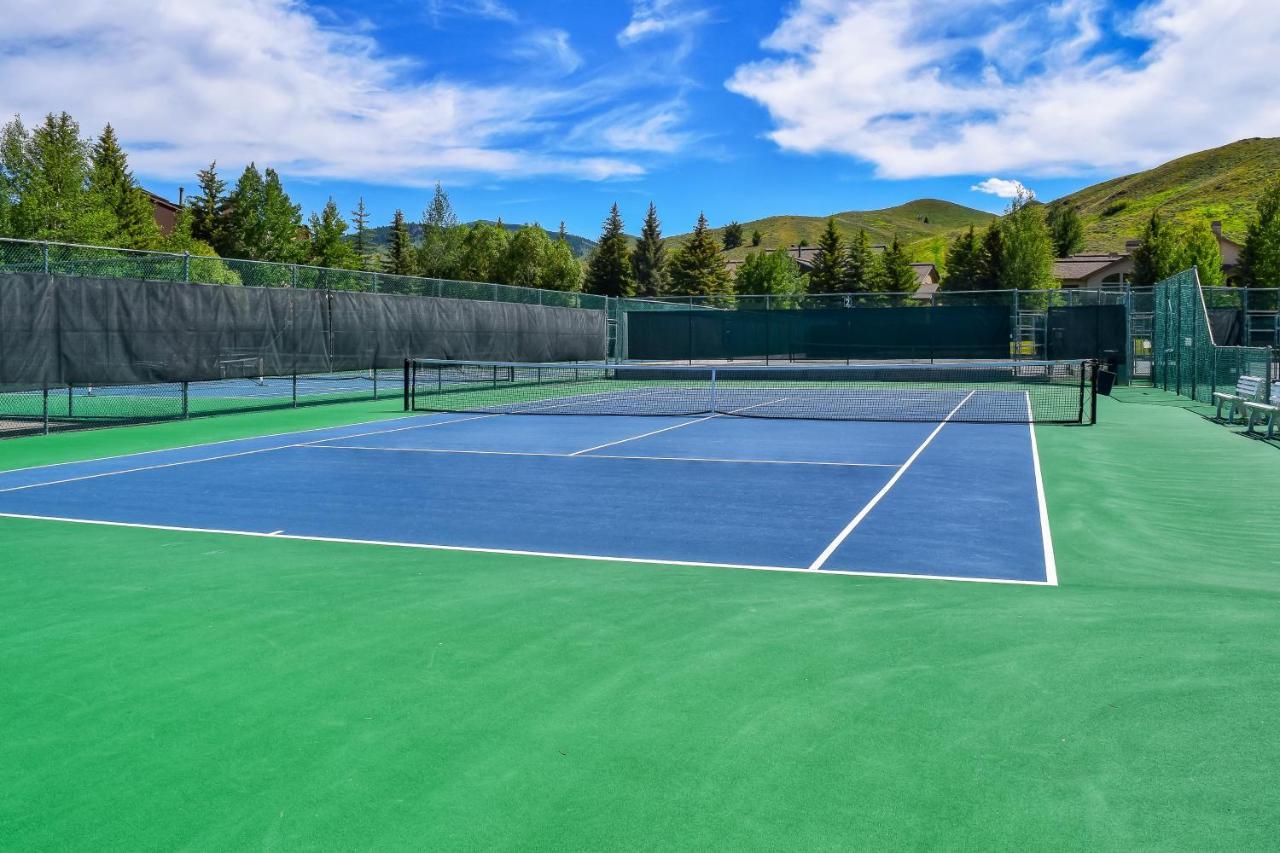 Single Level Ranch Condo In Elkhorn サンバレー エクステリア 写真