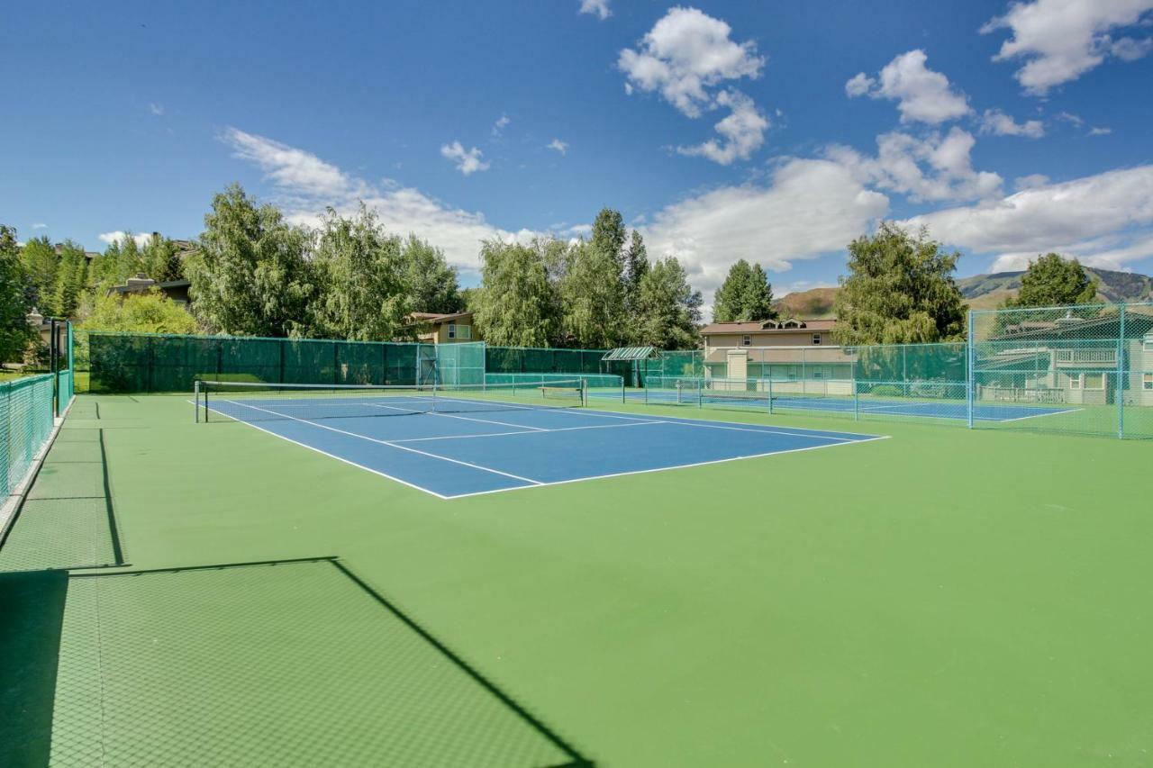 Single Level Ranch Condo In Elkhorn サンバレー エクステリア 写真